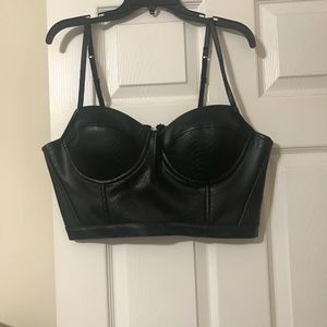 Black crop top with built in wire SIZE XL!
